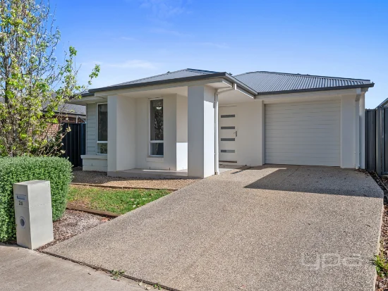 26 Maribyrnong, Cobblebank, Vic 3338