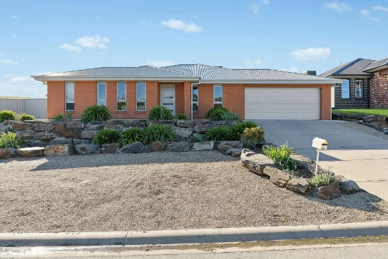 26 Sunvale Crescent, Estella, NSW 2650