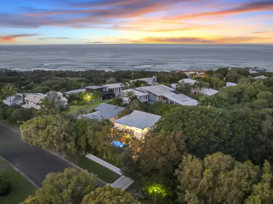 26 Wavecrest Drive, Castaways Beach, Qld 4567