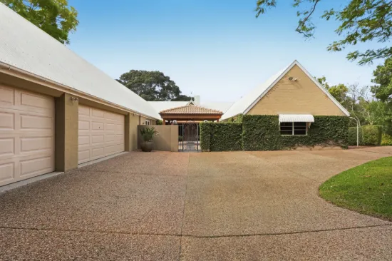261 Moons Lane St, Brookfield, Qld 4069