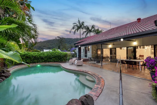 262 Chapel Hill Road, Chapel Hill, Qld 4069