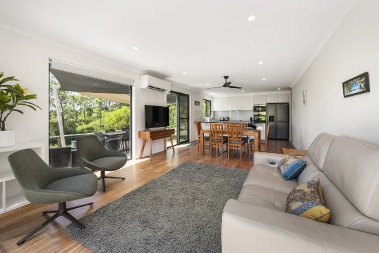 26a St Peters Cl, Mount Lofty, Qld 4350