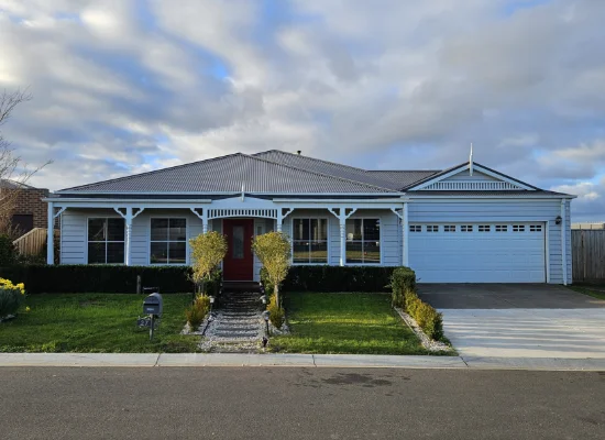27 Buckland Bvd, Gisborne, Vic 3437