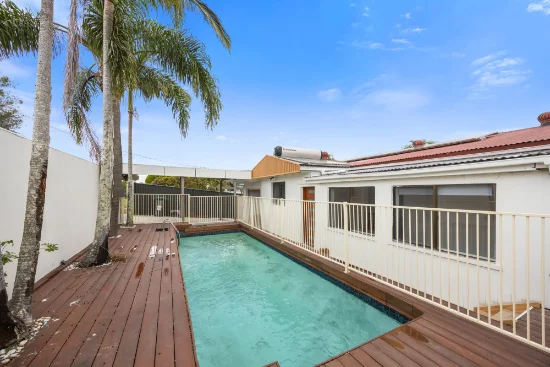 27 Cooleroo Crescent, Southport, Qld 4215