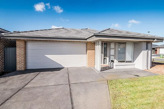 27 Eliburn Drive, Cranbourne East VIC 3977 - For Rent
