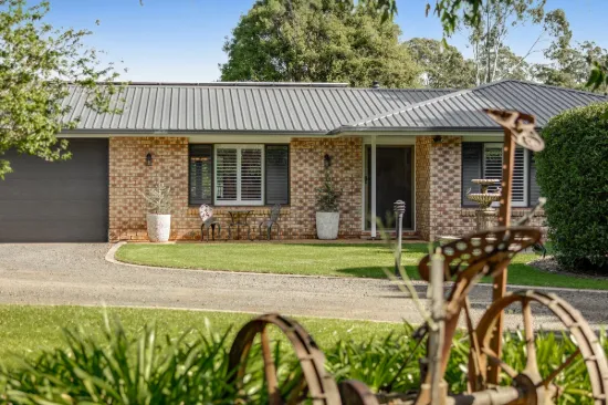 27 Highfields Road, Highfields, Qld 4352