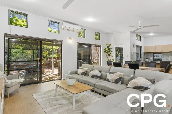 27 Holly Way East, Kalamunda, WA 6076