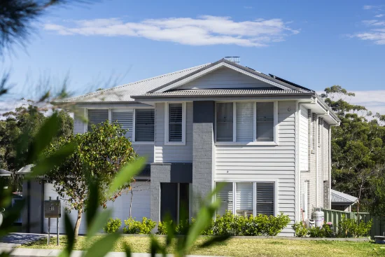 27 Iluka Crescent, Narrawallee, NSW 2539