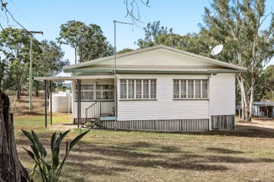 27 Lester Street, Pratten, Qld 4370