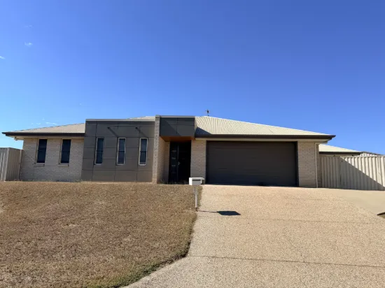 27  Macpherson Drive, Moranbah, Qld 4744