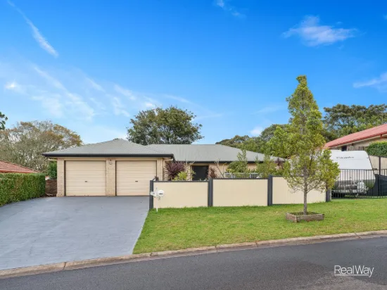 27 Macrossan Street, Cranley, Qld 4350