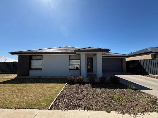 27 Moran Street, Benalla VIC 3672 - For Rent