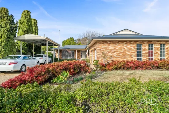 27 Myall Crescent, Lake Albert, NSW 2650