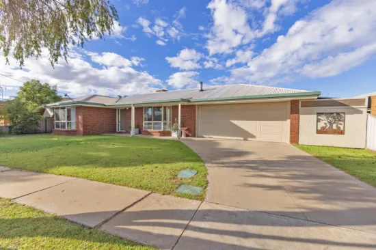 27 Poole Boulevard, Swan Hill, Vic 3585