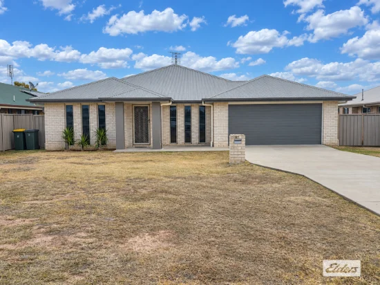 27 Racecourse Road, Miles, Qld 4415