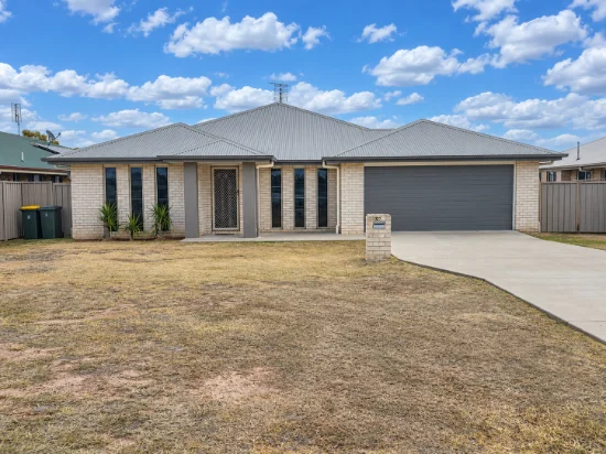 27 Racecourse Road, Miles, Qld 4415