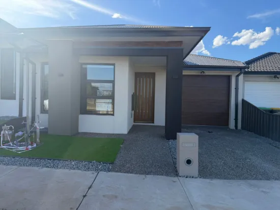 27 Rohab Crescent, Mount Cottrell, Vic 3024