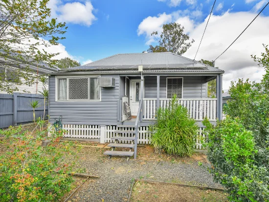 27 Thomas Street, Blackstone, Qld 4304