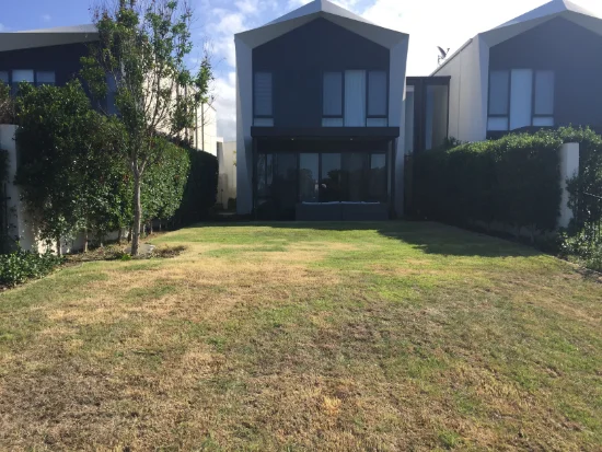 28 Concourse Dr, Mermaid Waters, Qld 4218