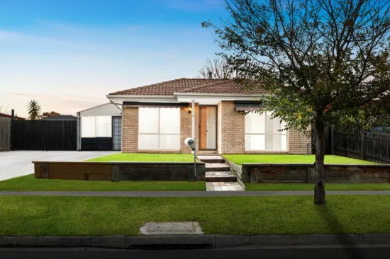 28 Godwin Crescent, Cranbourne North, Vic 3977