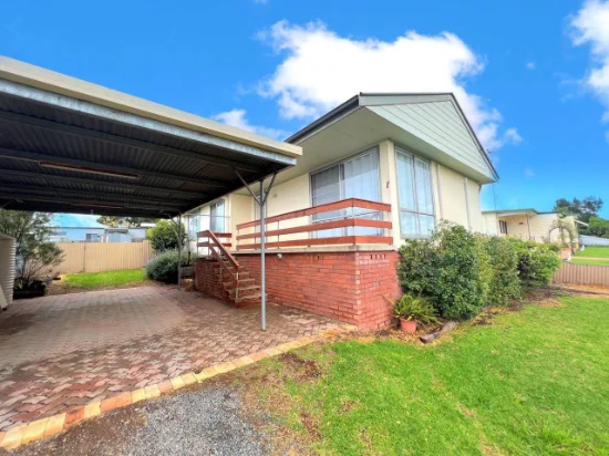 28 Jones Street, Parkes NSW 2870 - For Rent