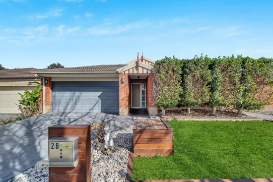 28 Pipetrack Cct, Cranbourne East, Vic 3977