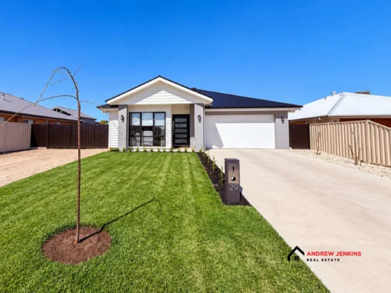 29 Hadley Street, Tocumwal, NSW 2714