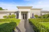 29 Plunkett Drive, Lake Albert, NSW 2650