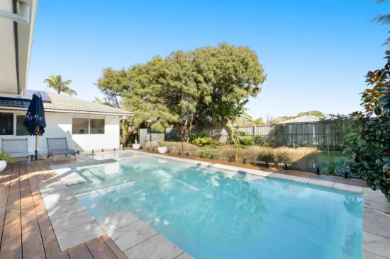 29 Wavecrest Drive, Castaways Beach, Qld 4567