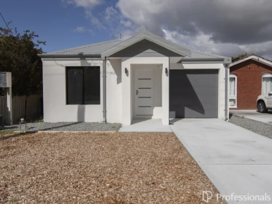 2A Carleton Crescent, Forrestfield, WA 6058