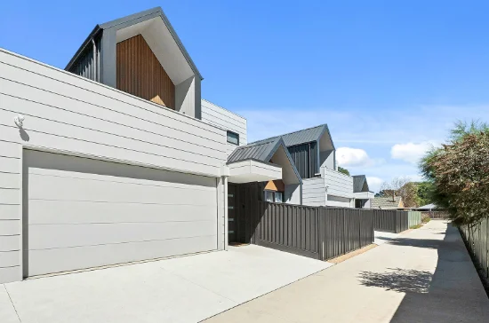 3/4 Highton Lane, Mansfield VIC 3722 - For Rent
