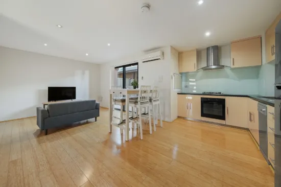 3/6 Oak Street, Cannington, WA 6107