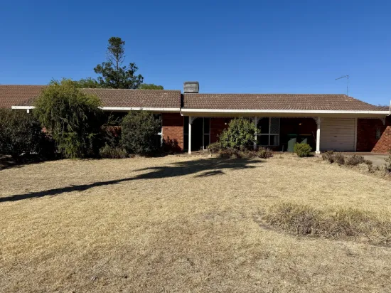 3 Cummins Ave, Moree, NSW 2400