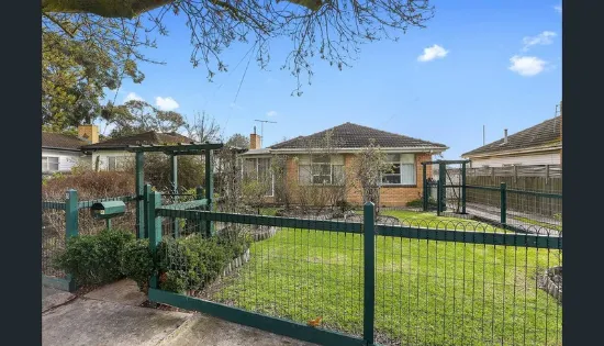 3 Karoomba Ave, Herne Hill, Vic 3218