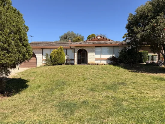 3 Lochinver Place, St Andrews, NSW 2566