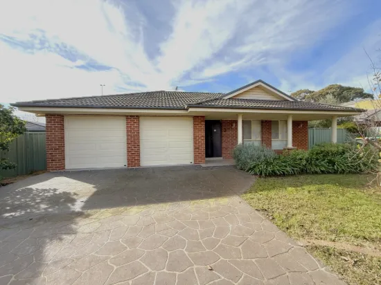 3 Mayoh Place, Young, NSW 2594