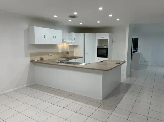 3 Peter Sellers Ct, Parkwood, Qld 4214