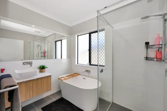 3 Waterside Way, Eli Waters, Qld 4655-Image
