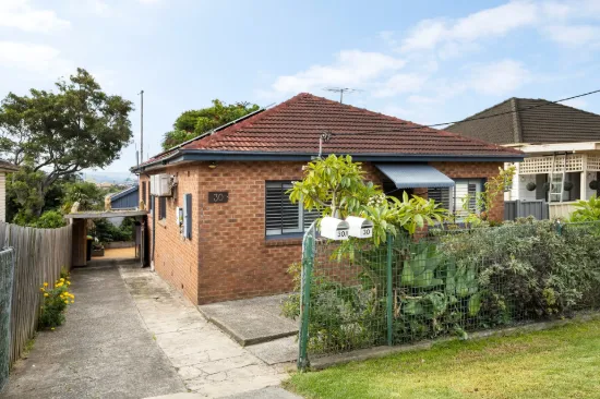 30 Bethlehem Street, Cringila, NSW 2502