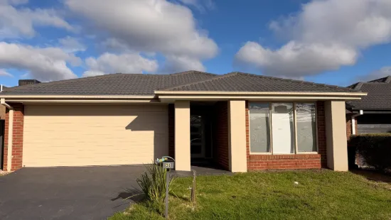 30 Brooksy Circuit, Harkness, Vic 3337