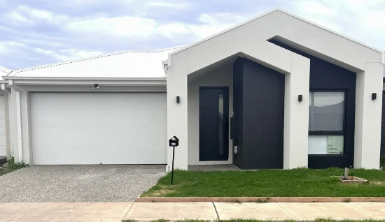 30 Climate Street, Fraser Rise, Vic 3336 - For Rent
