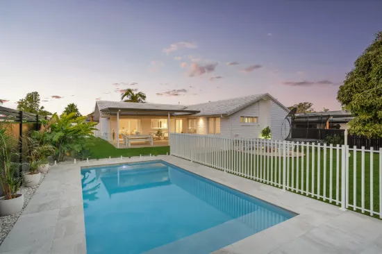 30 Crest Drive, Elanora, Qld 4221