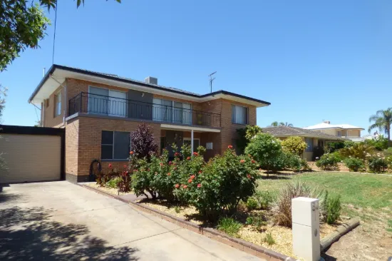 30 Golf Road, Merredin, WA 6415