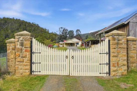 30 Gordons Road, Gardners Bay, Tas 7112