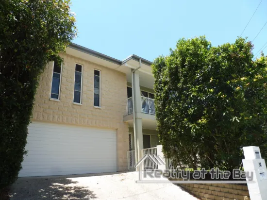 30 Harley Street, Labrador, Qld 4215