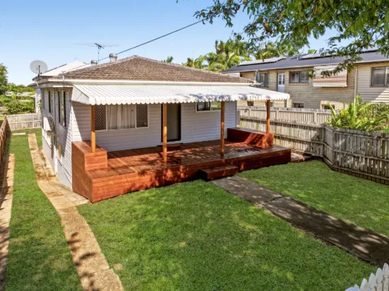 30 Hill Parade, Clontarf, Qld 4019