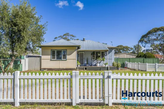 30 Lee Steere Street, Moora, WA 6510