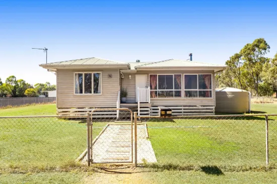 30 Ramsay Street, Oakey, Qld 4401