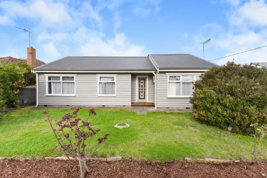 305 Albert St, Sebastopol, Vic 3356 - For Rent