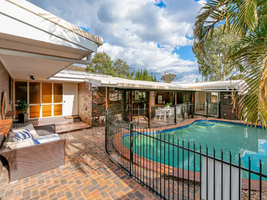31 Chaplin Street, Stafford Heights, Qld 4053
